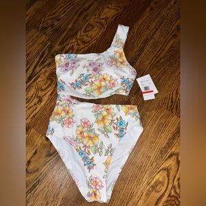 Jessica Simpson White Floral one Piece….NWT size XS (0-2)😀